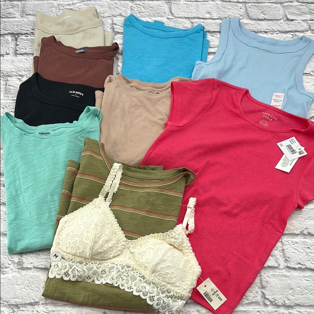 Lot of 8 Womans Short Sleeved T-Shirts Size XS-M Old Navy Sonoma American Eagle